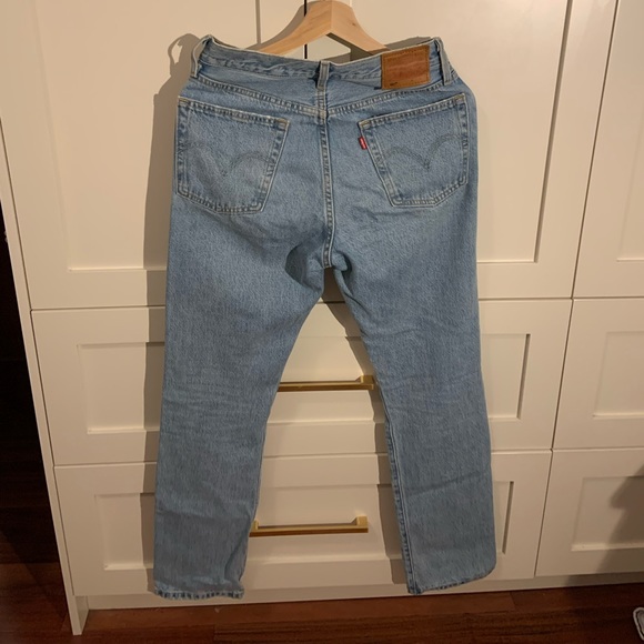 Levi’s 501s Light Wash Straight Leg - Picture 2 of 2